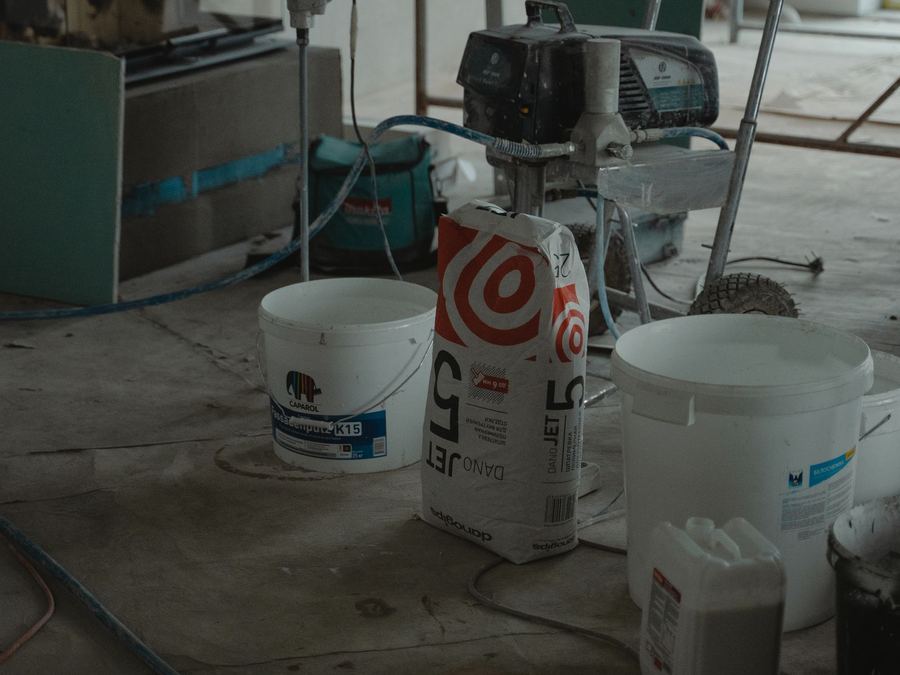 Buckets of coating materials and mixing equipment